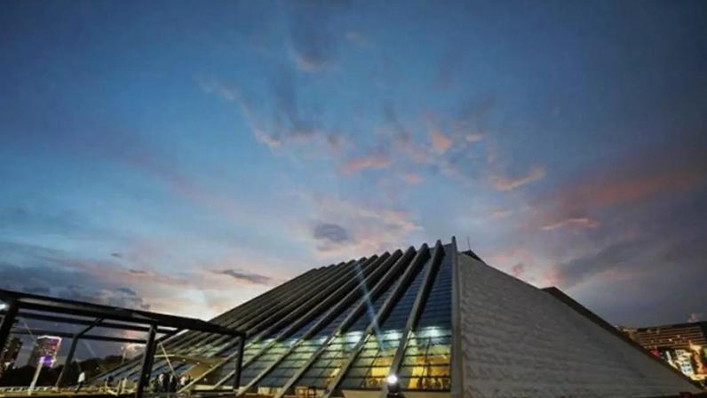 Teatro Nacional de Brasília, a pirâmide sem ápice de Niemeyer, símbolo cultural