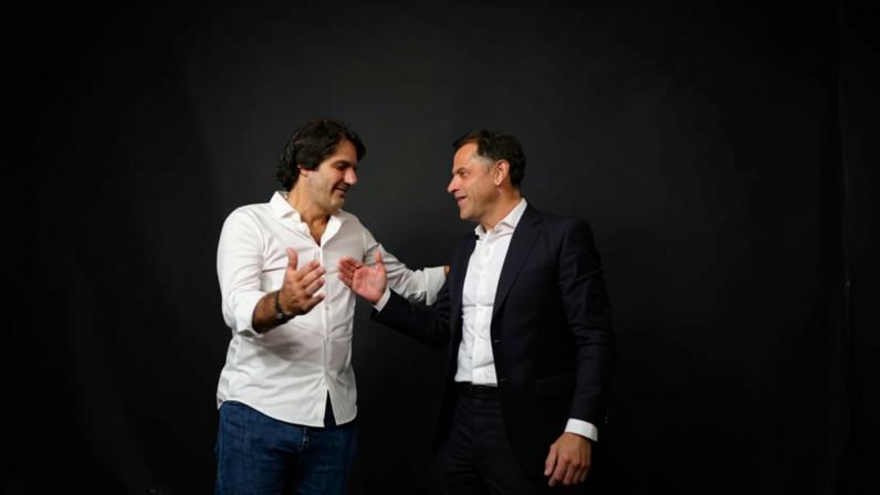 Alexandre Birman (à dir.) e Roberto Jatahy (à esq.) durante anúncio da fusão que deu origem à Azzas 2154