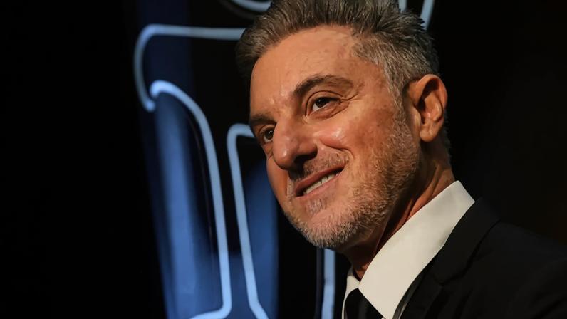 'É violento, desumano e cruel': assediada em jogo, Virginia ganha firme defesa de Luciano Huck.