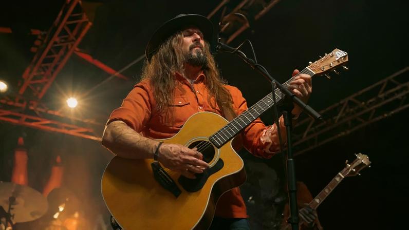 Shawn James lança o álbum Passage e anuncia retorno ao Brasil em agosto