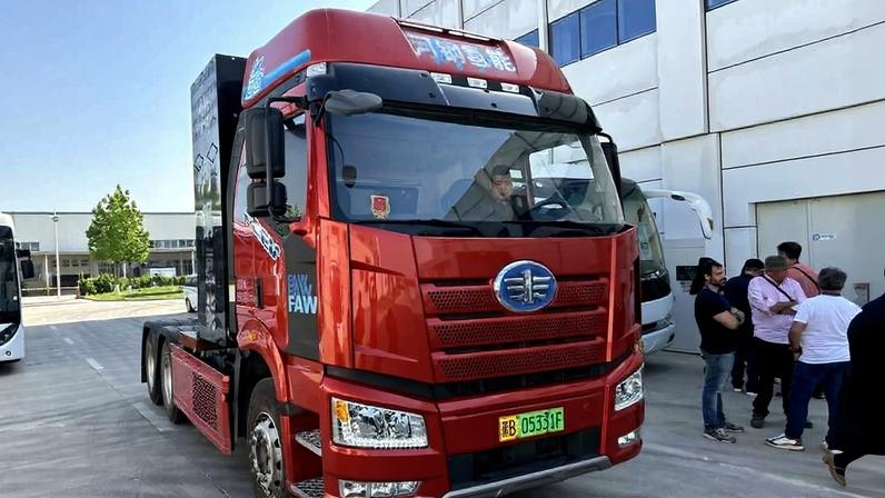 Caminhão alimentado por pilha de hidrogênio é apresentado na fábrica da GWM em Baoding, China
