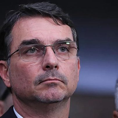 Flávio Bolsonaro propõe quórum para mudar a Constituição e menos ministérios