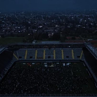Mais de 8 mil torcedores lotam estádio no Chile para troca de figurinhas da Copa
