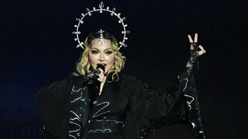 Madonna durante show em Copacabana, em 2024