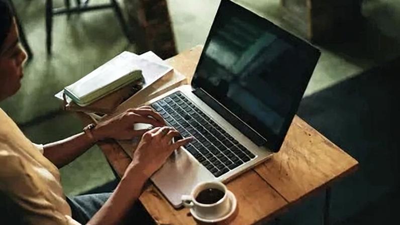 Recorrer à inteligência artificial para qualquer dúvida pode reduzir o esforço cognitivo necessário para formar memórias e consolidar conhecimento, segundo neuropsicóloga.