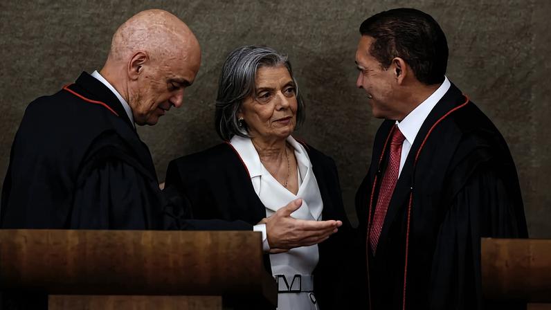 Alexandre de Moraes, Cármen Lúcia e Kassio Nunes Marques, que substituiu os dois colegas à frente do TSE
