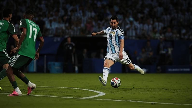 Messi abriu o placar contra a Argélia –