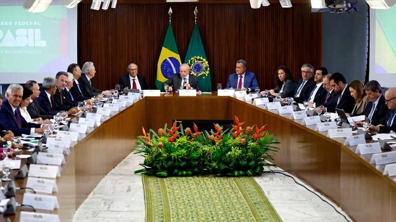 O presidente Luiz Inácio Lula da Silva (PT) em reunião com governadores no Palácio do Planalto
