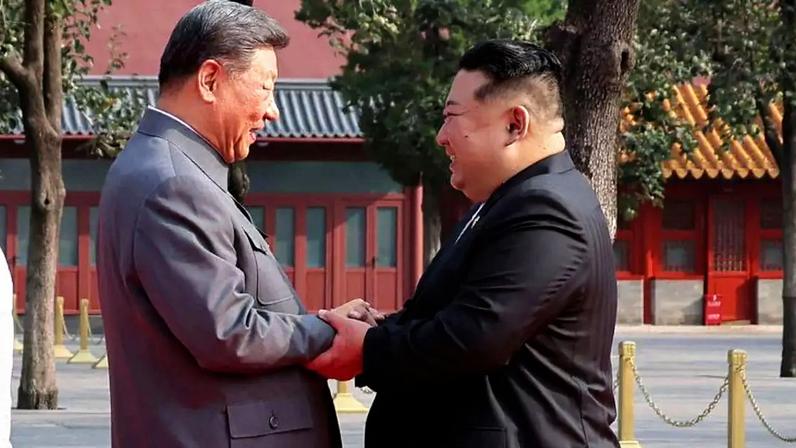 Xi e Kim em Pequim, em setembro de 2025