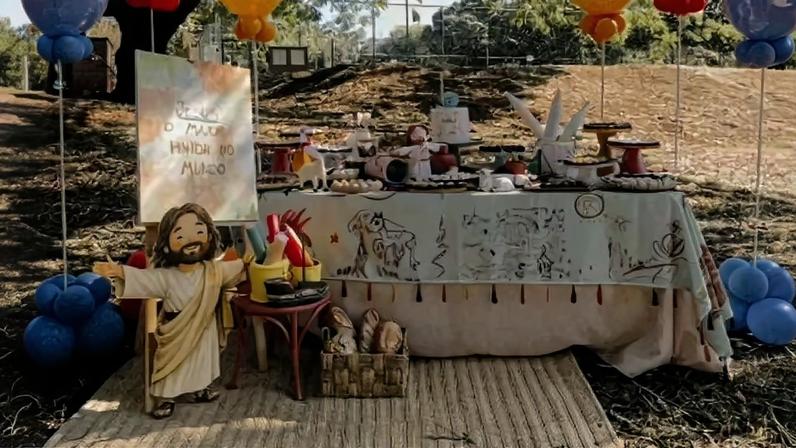 Menino de 6 anos escolhe Jesus como convidado de honra em aniversário