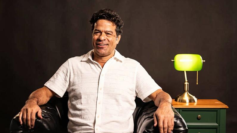 O ex-jogador Raí durante as gravações de seu curso para a CasaFolha, nos estúdios da TV Folha
