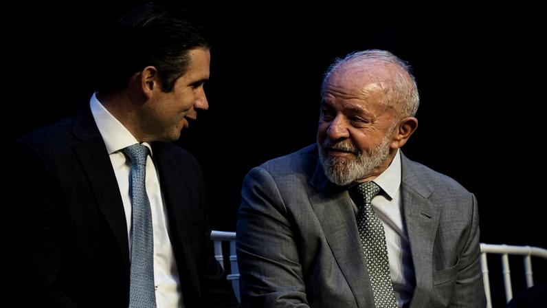 O presidente da Câmara, Hugo Motta (Republicanos-PB), e o presidente Lula participam de evento da Educação
