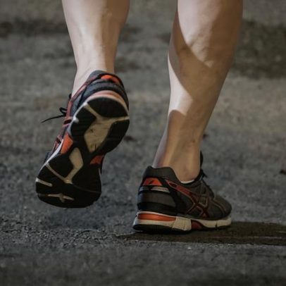Exercício físico reduz danos cognitivos da quimioterapia, aponta estudo
