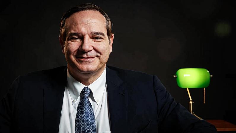 Retrato do oncologista Paulo Hoff durante visita à Casa Folha, na capital paulista