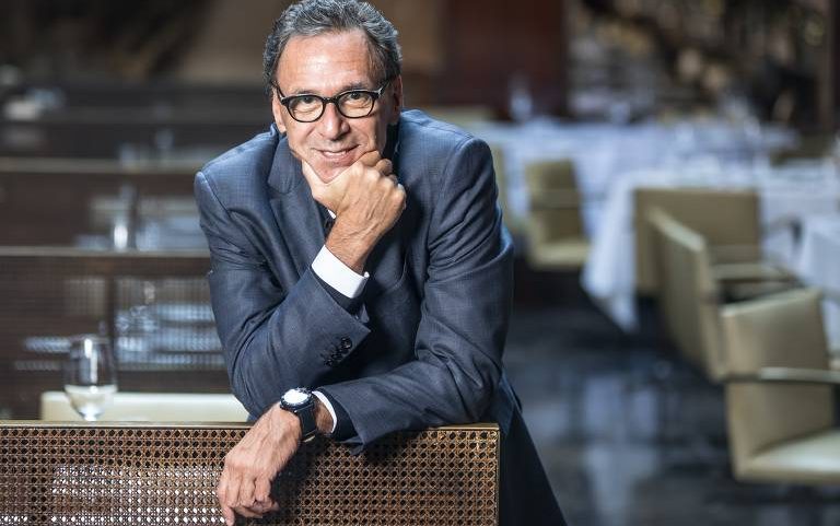 Empresário Gero Fasano em um dos restaurantes do grupo; restaurateur reúne pensamentos em livro para distrair a mente à mesa