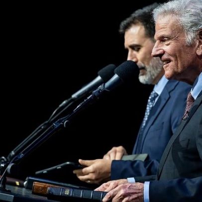 Ateu se converte durante pregação de Franklin Graham com 20.000 na Espanha