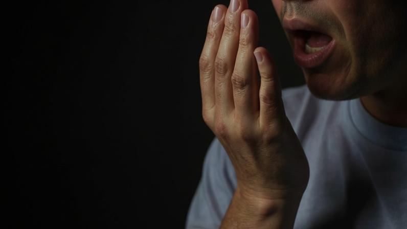 Veja dicas para acabar com o bafo matinal