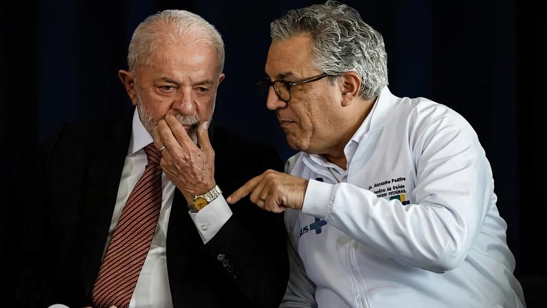 Lula e o ministro da Saúde, Alexandre Padilha