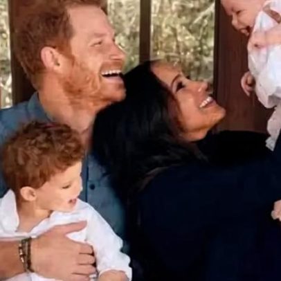 Rei Charles cede a Harry e Meghan e deve ver netos juntos pela segunda vez
