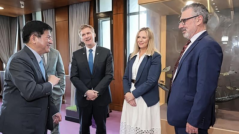 China proíbe quatro deputados da Nova Zelândia por visita a Taiwan