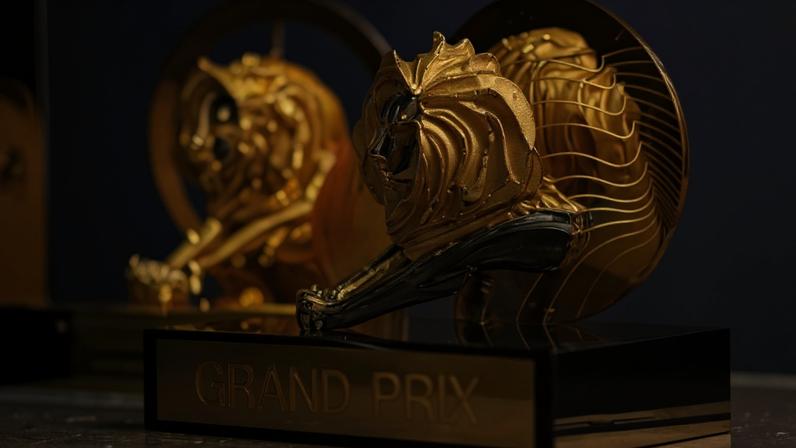 Troféu do Grand Prix do festival Cannes Lions 2021