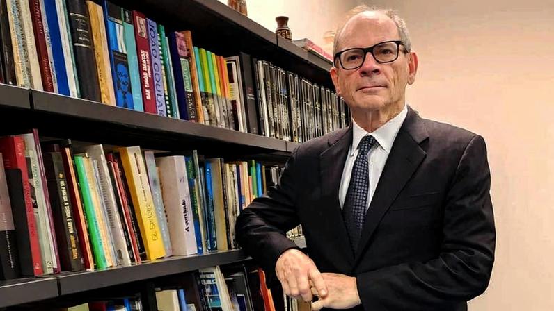 O professor americano Michael Miklaucic, da Universidade de Chicago, coordenador da Cátedra Oswaldo Aranha de Segurança e Defesa da USP