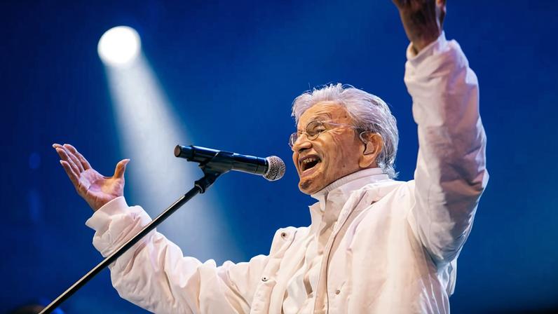 Caetano Veloso em show no festival Sensacional, em Belo Horizonte, em 27 de junho de 2025