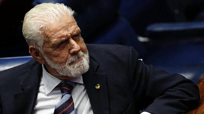 O líder do governo no Senado, senador Jaques Wagner, durante seessão plenária do Senado Federal, sob a presidência do senador Davi Alcolumbre.