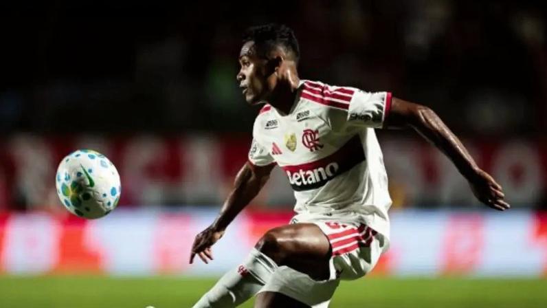 Alex Sandro é o jogador mais experiente do elenco rubro-negro –