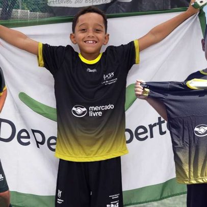 Futebol na Bahia transforma rotina de jovens entre treino e estudo