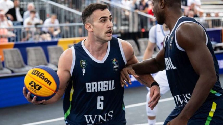 Jogadores do Brasil em jogo pela Copa do Mundo de Basquete 3 x 3