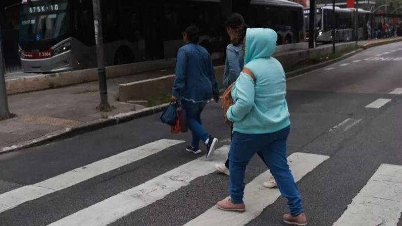 Registro de dia frio na cidade de São Paulo.