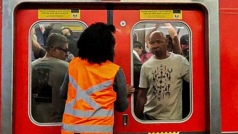 Trem da CPTM na estação Barra Funda, na zona oeste de São Paulo, uma das paradas que começaram a testar pagamento de passagens via Pix