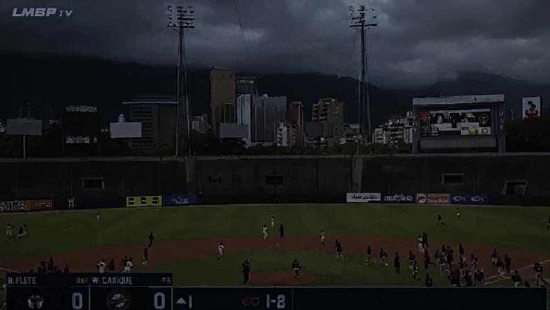Terremoto paralisa partida de beisebol e assusta torcedores em estádio de Caracas.
