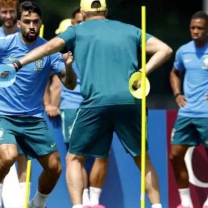 Ancelotti mantém base de oito titulares de 2022 na estreia