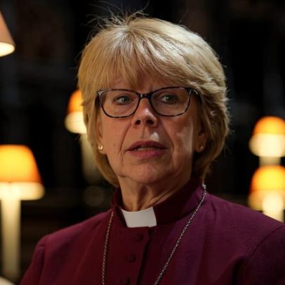 Igreja Anglicana pede perdão por adoção forçada que separou 185 mil famílias