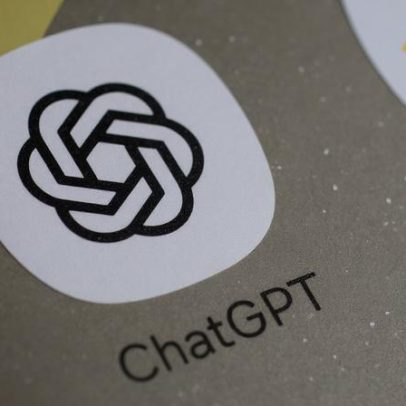 Estudo aponta que chatbots podem alimentar delírios em surtos psicóticos