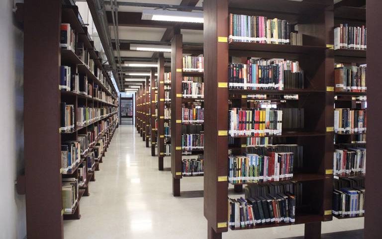 Coleção Circulante da Biblioteca Mário de Andrade, voltada a empréstimos, com quase 55 mil livros, em São Paulo