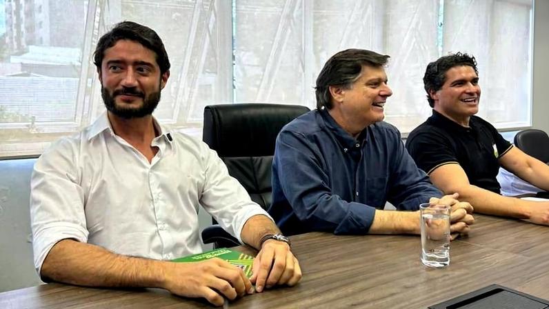 Presidente do MDB, Baleia Rossi (centro), lança pré-candidatura de Gabriel Azevedo ao governo de MG