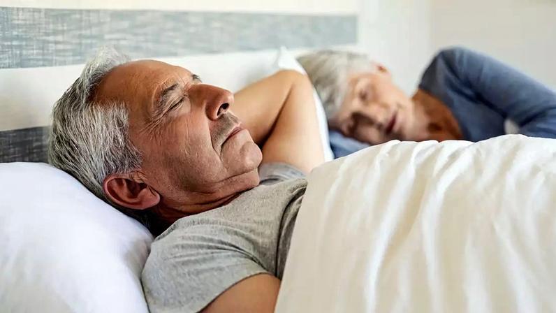 Idosos dormindo