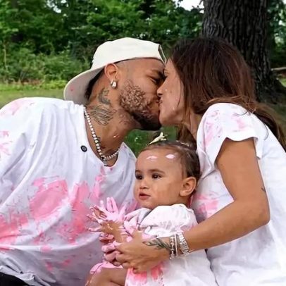 Bruna Biancardi, grávida do 5º filho de Neymar, é vista na Disney