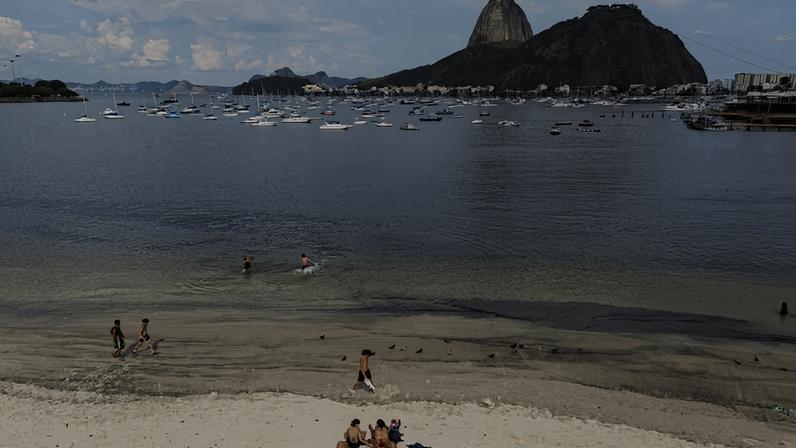 Movimento na praia de Botafogo, na zona sul do Rio de Janeiro