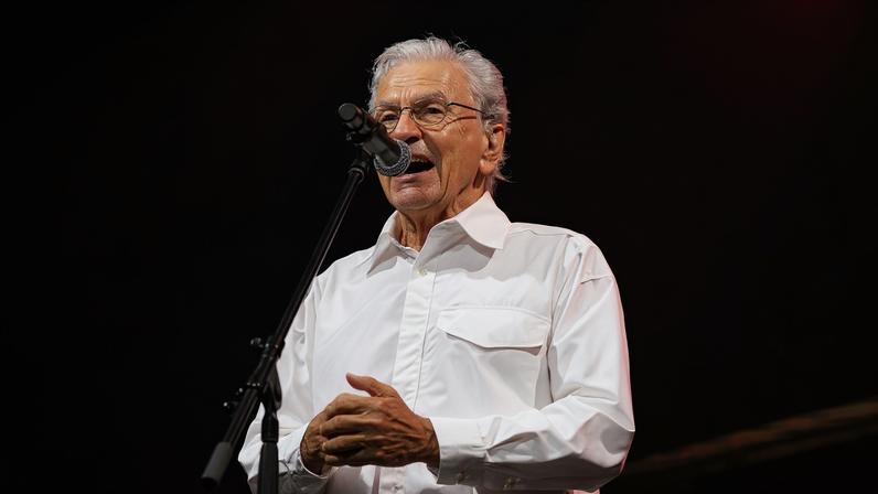 Caetano Veloso faz show na Arena Brasileira