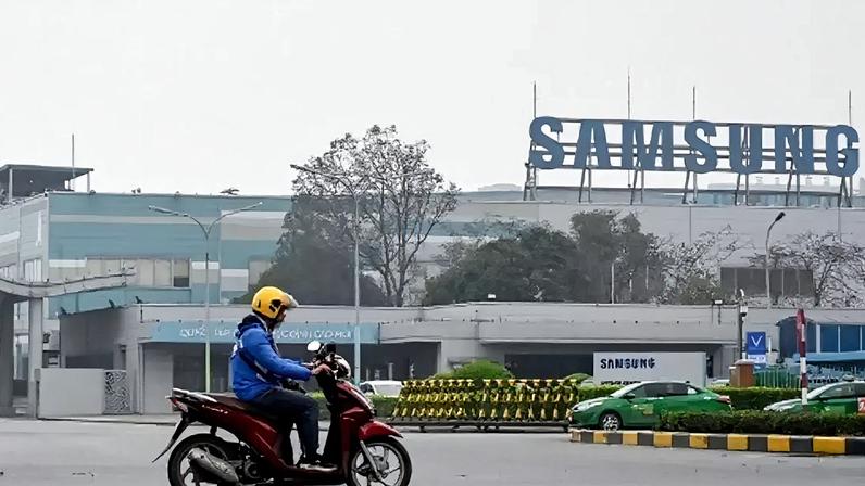 Imagem mostra área externa de fábrica da Samsung na província de Bắc Ninh, no Vietnã;