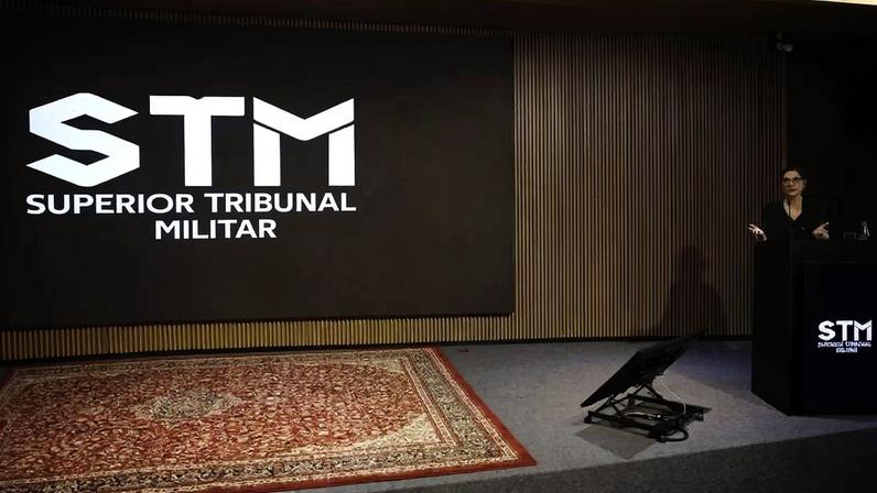 A presidente do STM (Superior Tribunal Militar), Maria Elizabeth Guimarães Teixeira Rocha, durante coletiva para falar sobre o julgamento de perda de patente por parte do ex-presidente Jair Bolsonaro e os oficiais militares condenados no processo da trama golpista no STF
