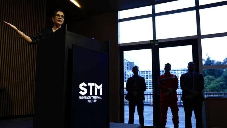 A presidente do STM, Maria Elizabeth Guimarães Teixeira Rocha, em entrevista coletiva