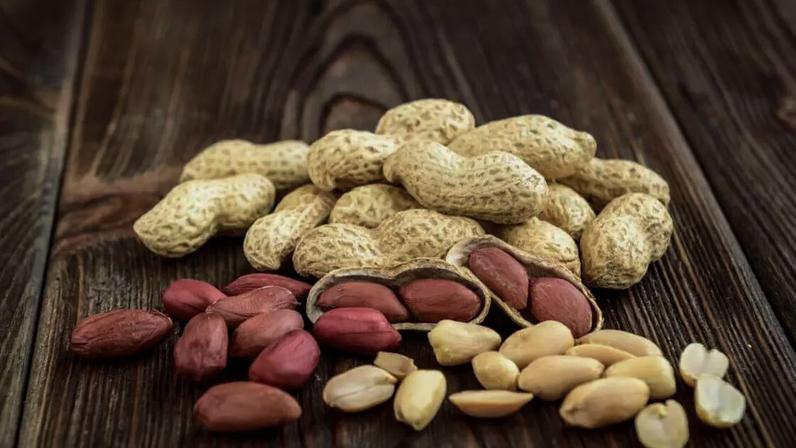 O amendoim possui propriedades nutricionais importantes para o corpo
