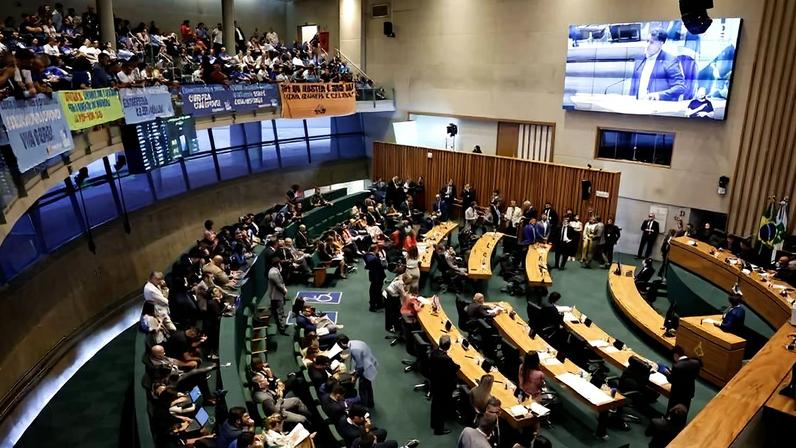 Sessão de votação da Câmara Legislativa do Distrito Federal de projeto de socorro ao BRB (Banco de Brasília) em março