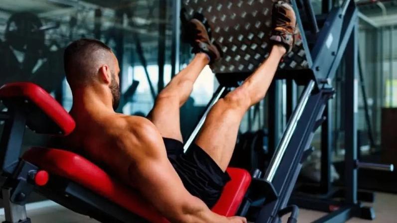 Organizar os exercícios corretamente ajuda a melhorar o desempenho e reduzir a fadiga precoce