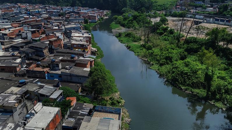 Trecho do rio Tietê no limite entre São Paulo e Guarulhos